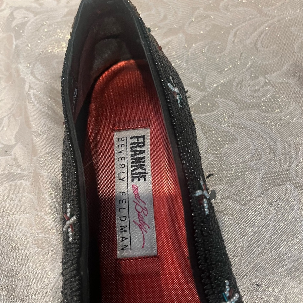 Beverly Feldman Black and Red Loafers with   Beaded  Snowman design 6.5 - Picture 2 of 3